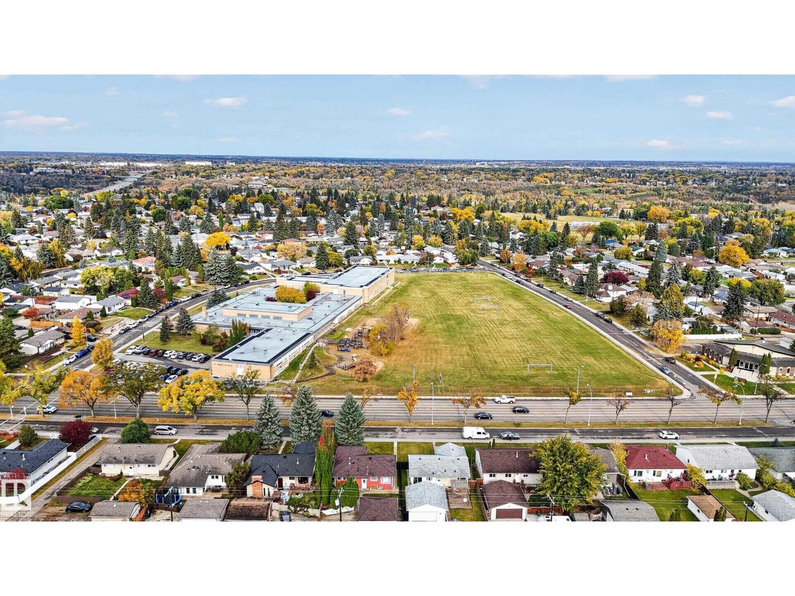 5504 105 Av Nw Property Photo 9