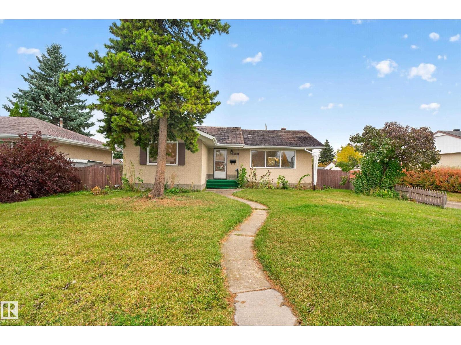 5504 105 Av Nw Property Photo 11