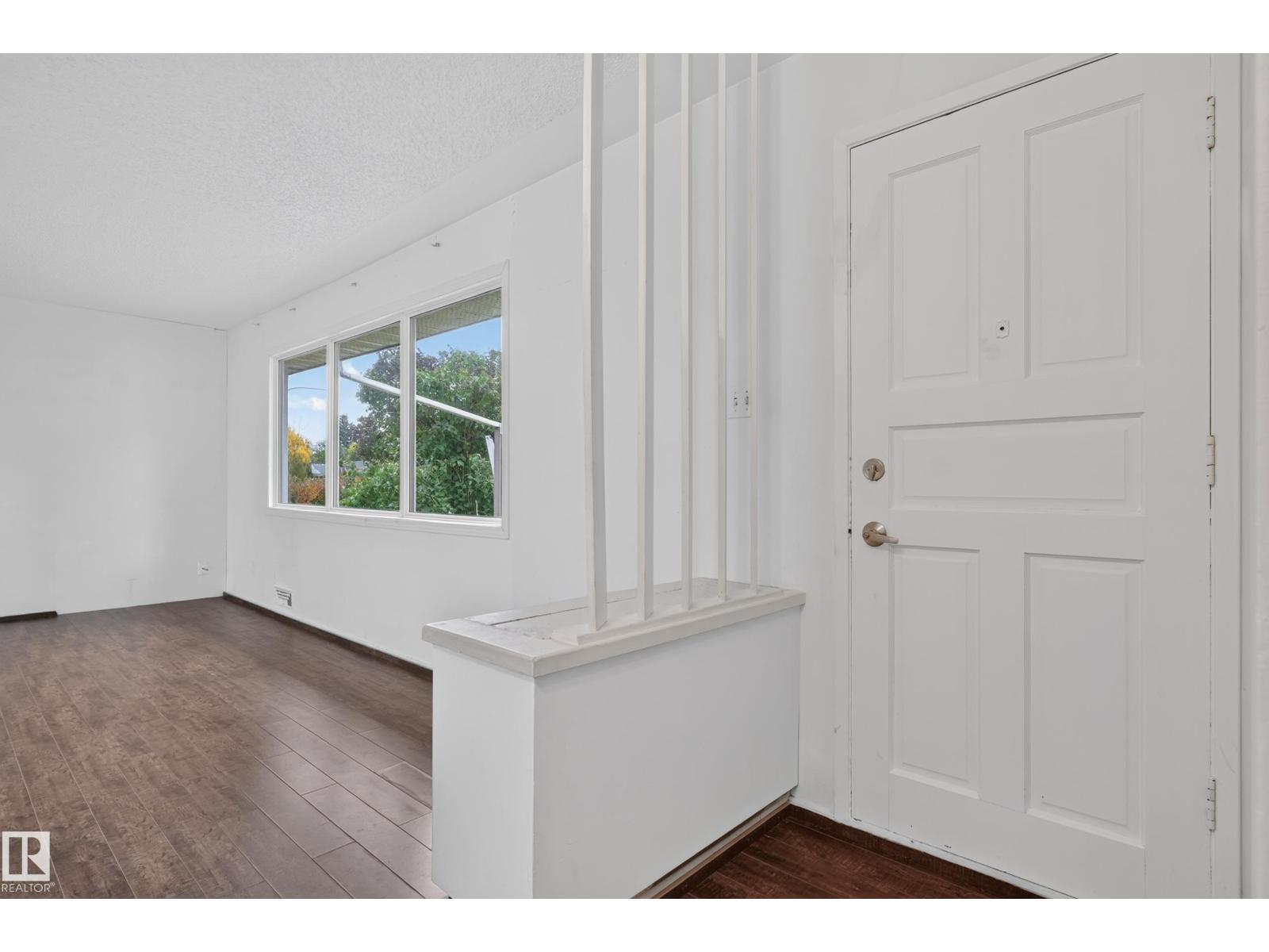 5504 105 Av Nw Property Photo 13