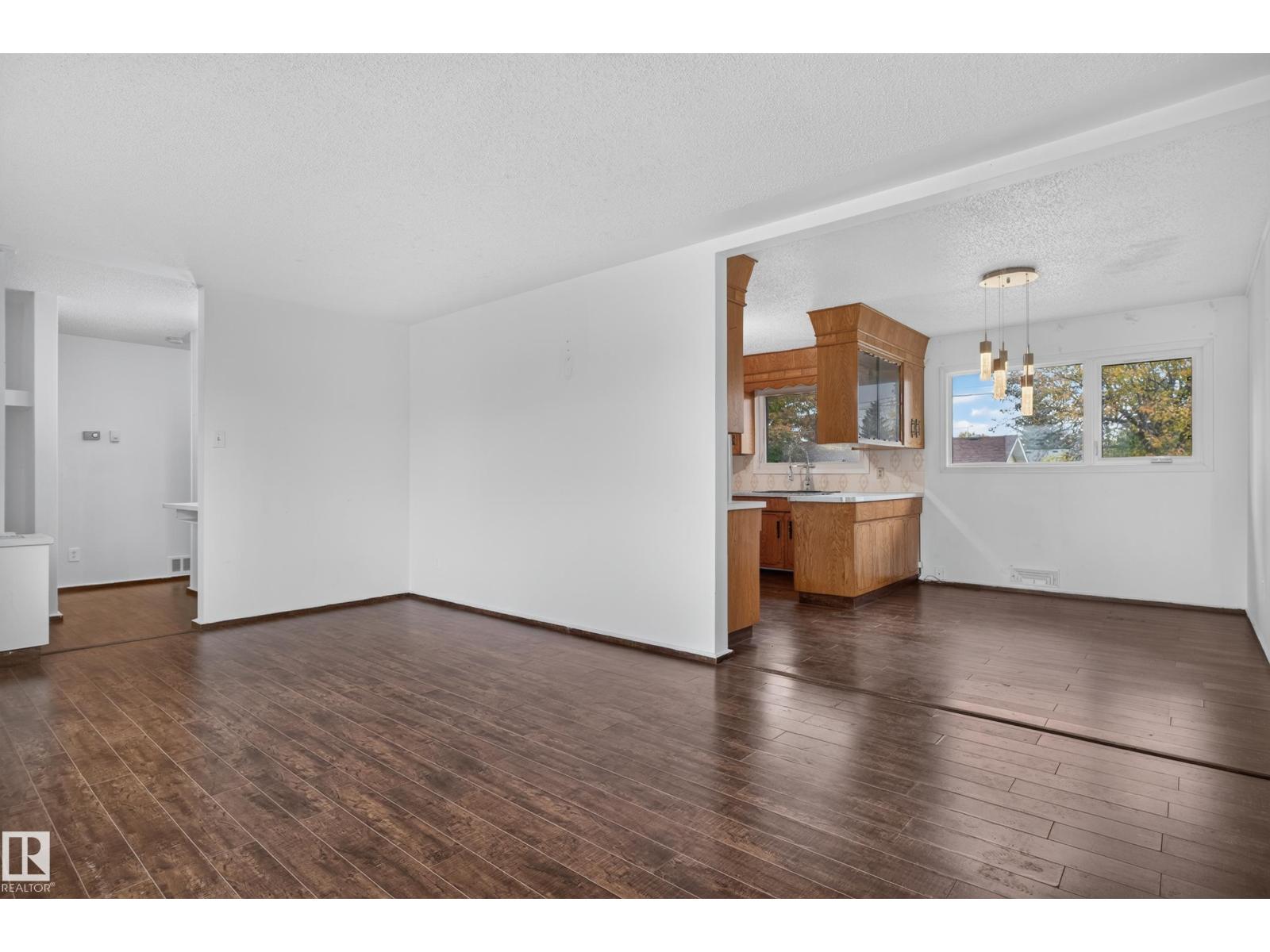 5504 105 Av Nw Property Photo 19