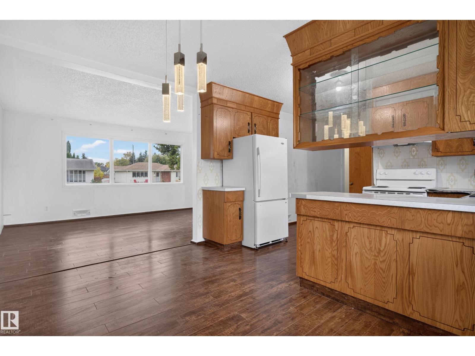 5504 105 Av Nw Property Photo 23
