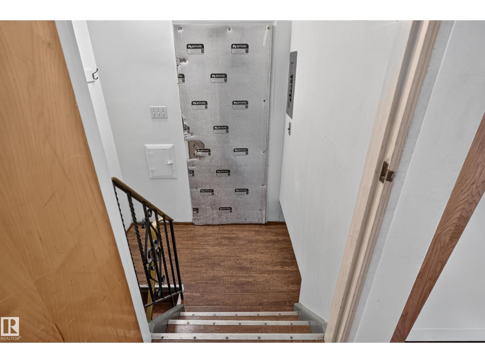 5504 105 Av Nw Property Photo 27