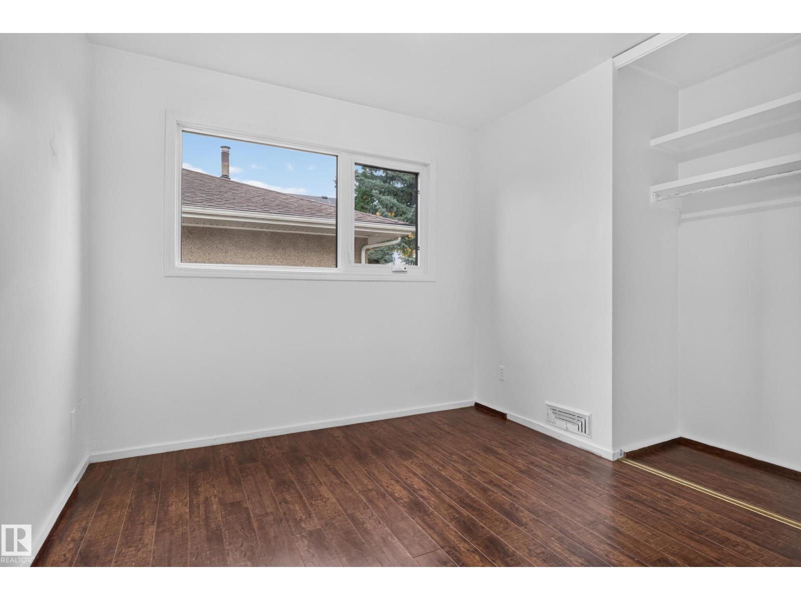 5504 105 Av Nw Property Photo 35