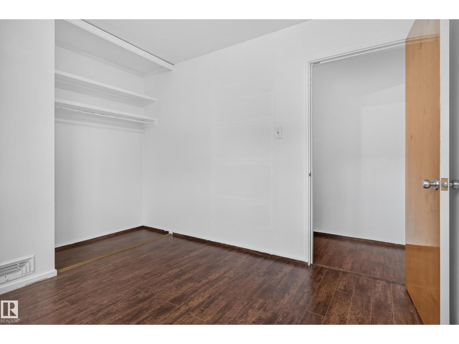 5504 105 Av Nw Property Photo 36