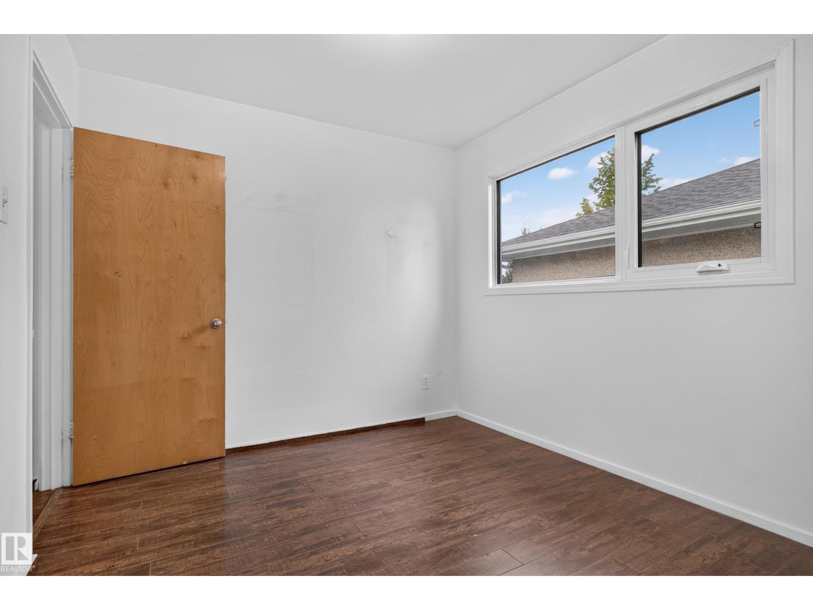 5504 105 Av Nw Property Photo 37
