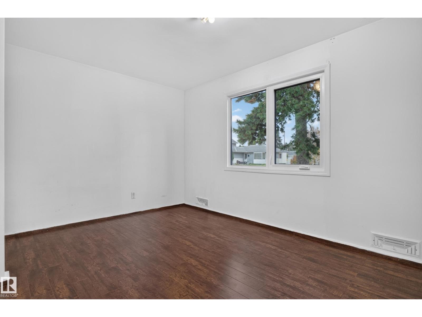5504 105 Av Nw Property Photo 40