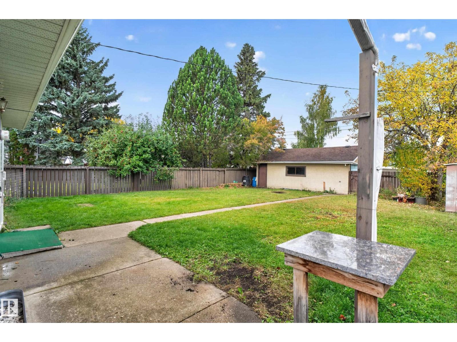 5504 105 Av Nw Property Photo 42