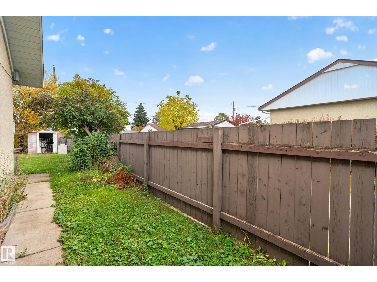 5504 105 Av Nw Property Photo 44
