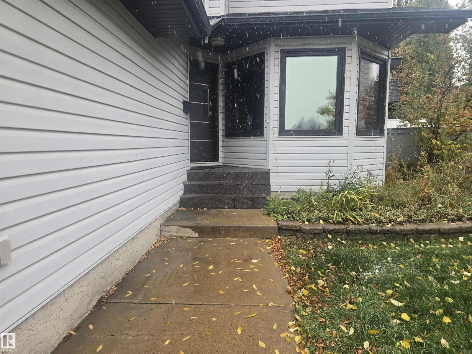 3659 30 St Nw Property Photo 2