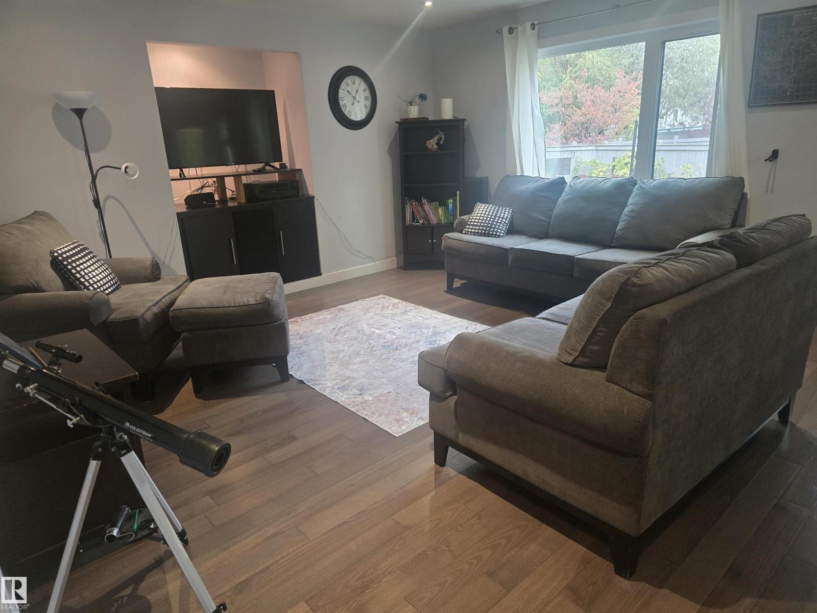 3659 30 St Nw Property Photo 5