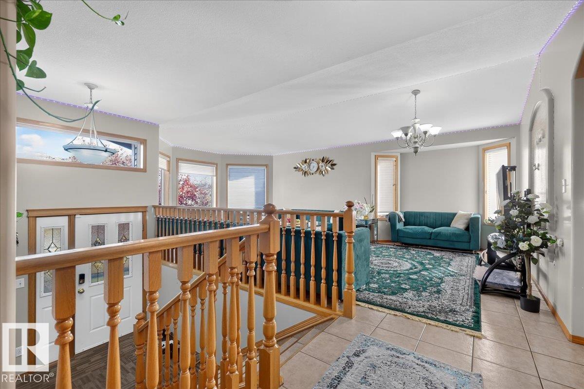 7923 161 Av Nw Property Photo 9