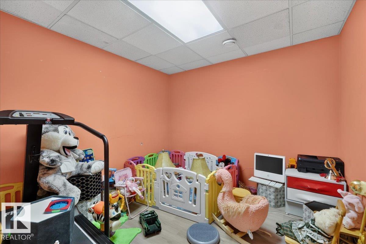 7923 161 Av Nw Property Photo 45