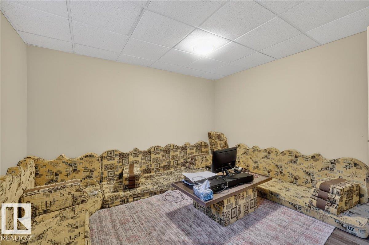 7923 161 Av Nw Property Photo 47