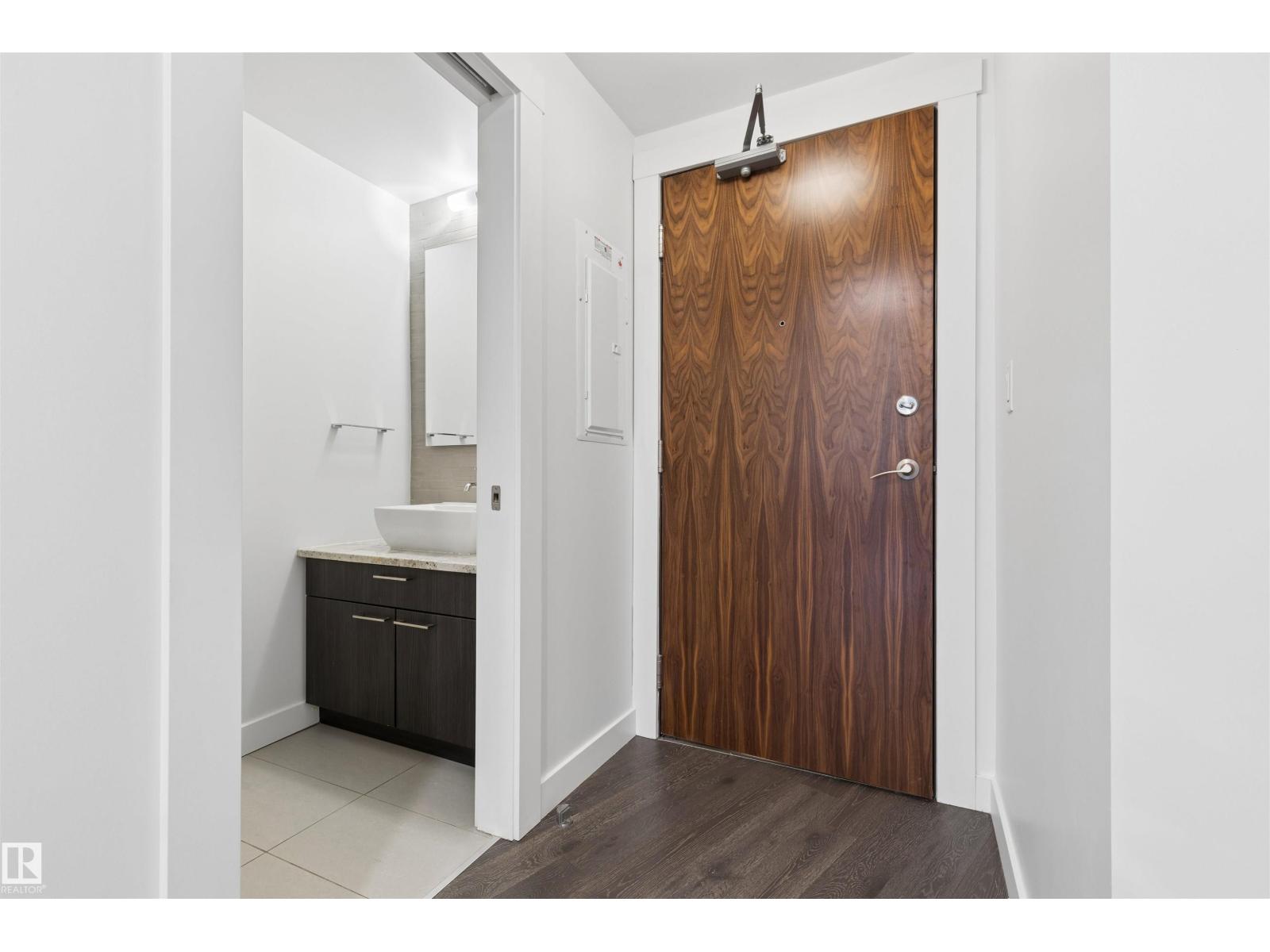 #203 9720 106 St Nw Property Photo 5