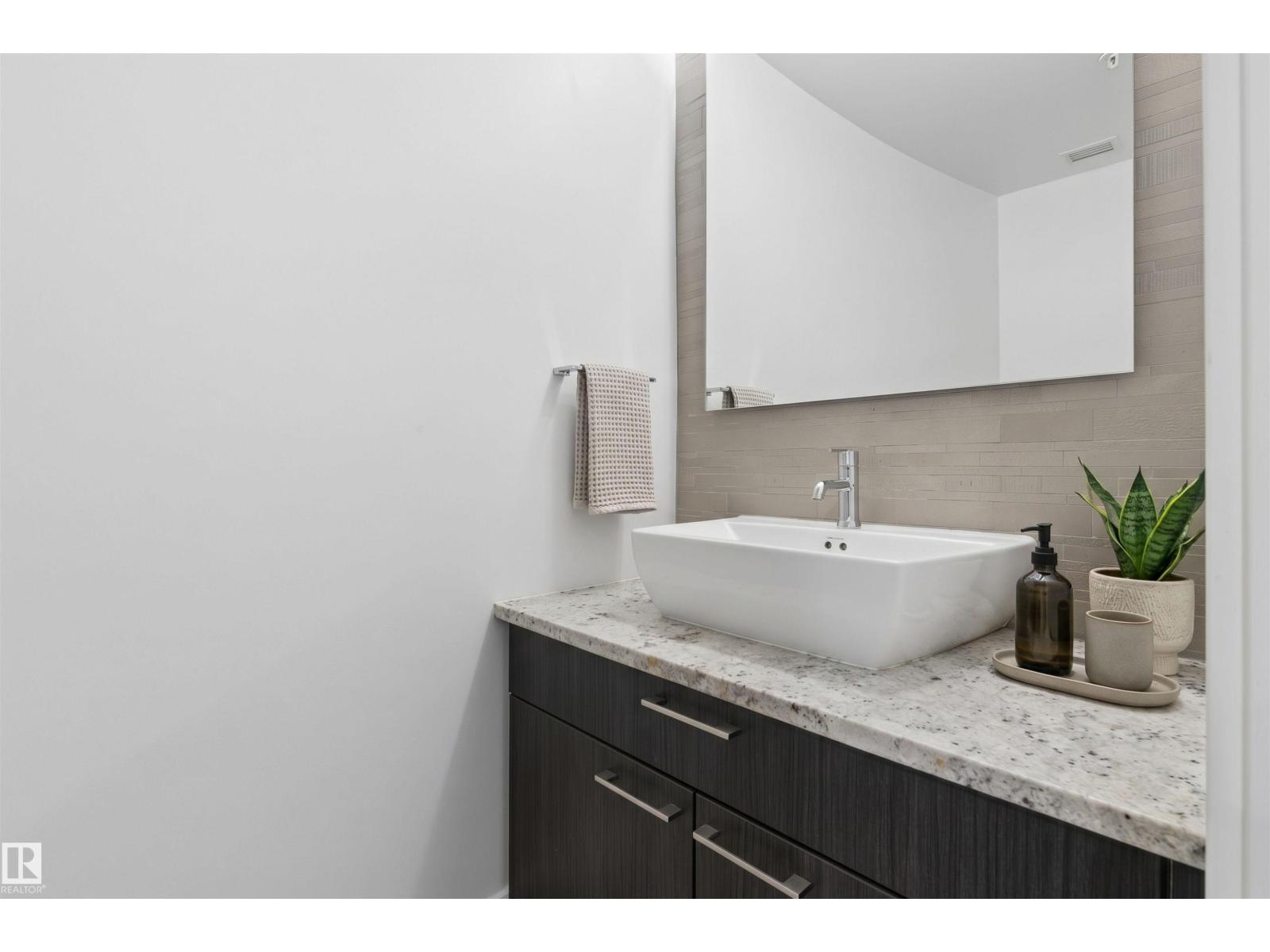 #203 9720 106 St Nw Property Photo 7
