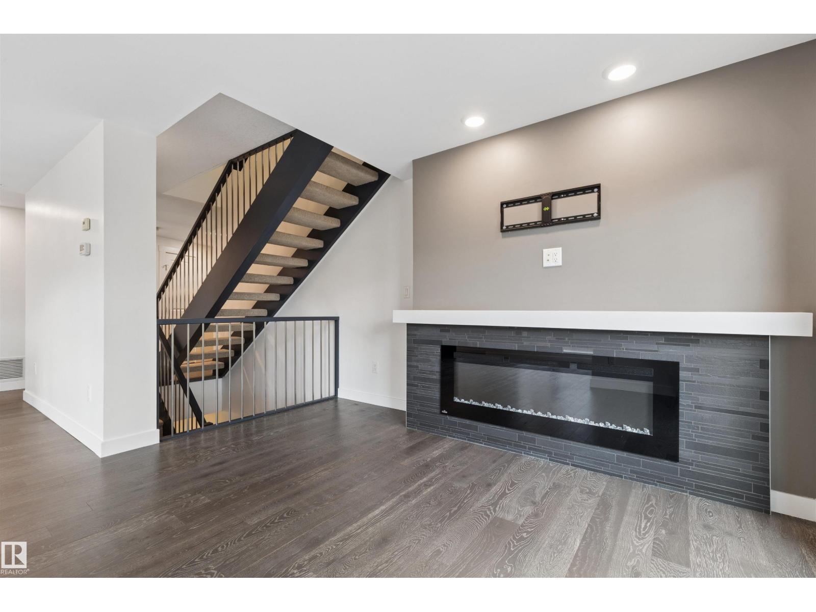#203 9720 106 St Nw Property Photo 22