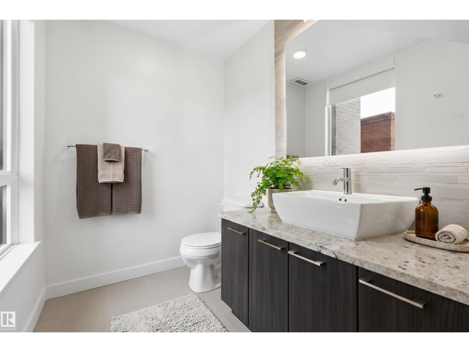 #203 9720 106 St Nw Property Photo 29