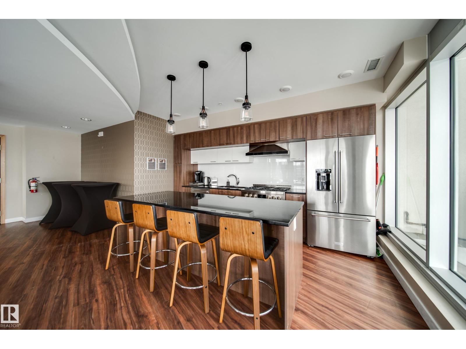 #203 9720 106 St Nw Property Photo 58