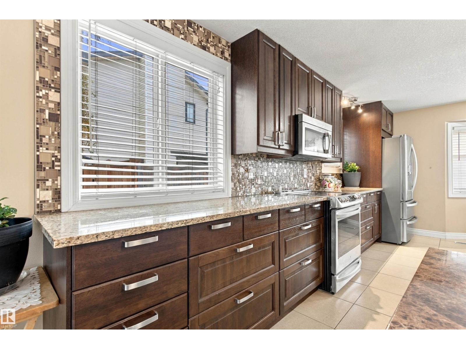 18208 99 Av Nw Property Photo 12