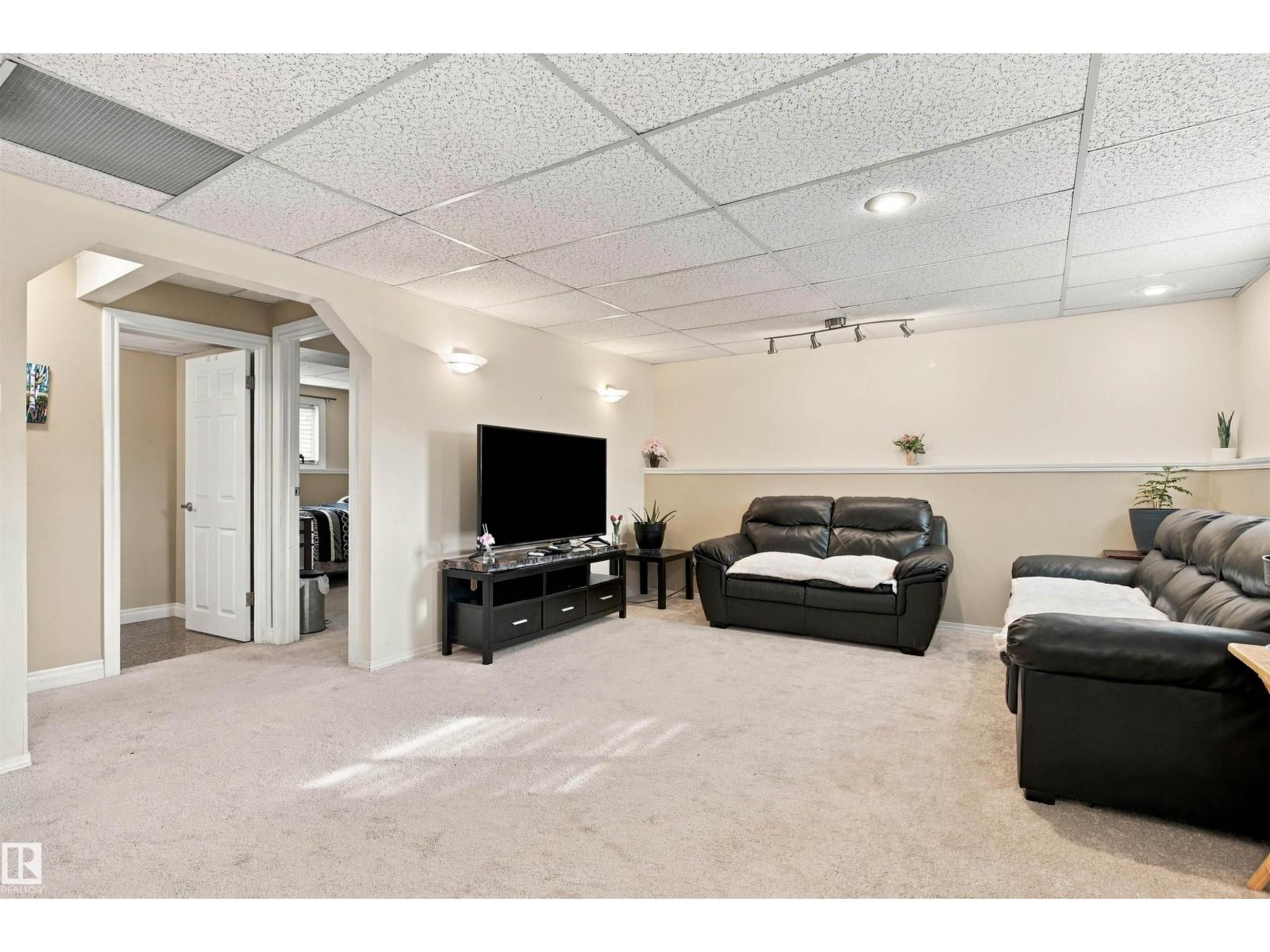 18208 99 Av Nw Property Photo 31