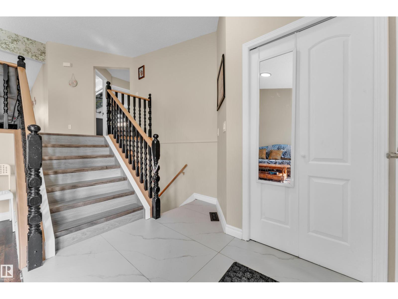 2416 35 St Nw Property Photo 6