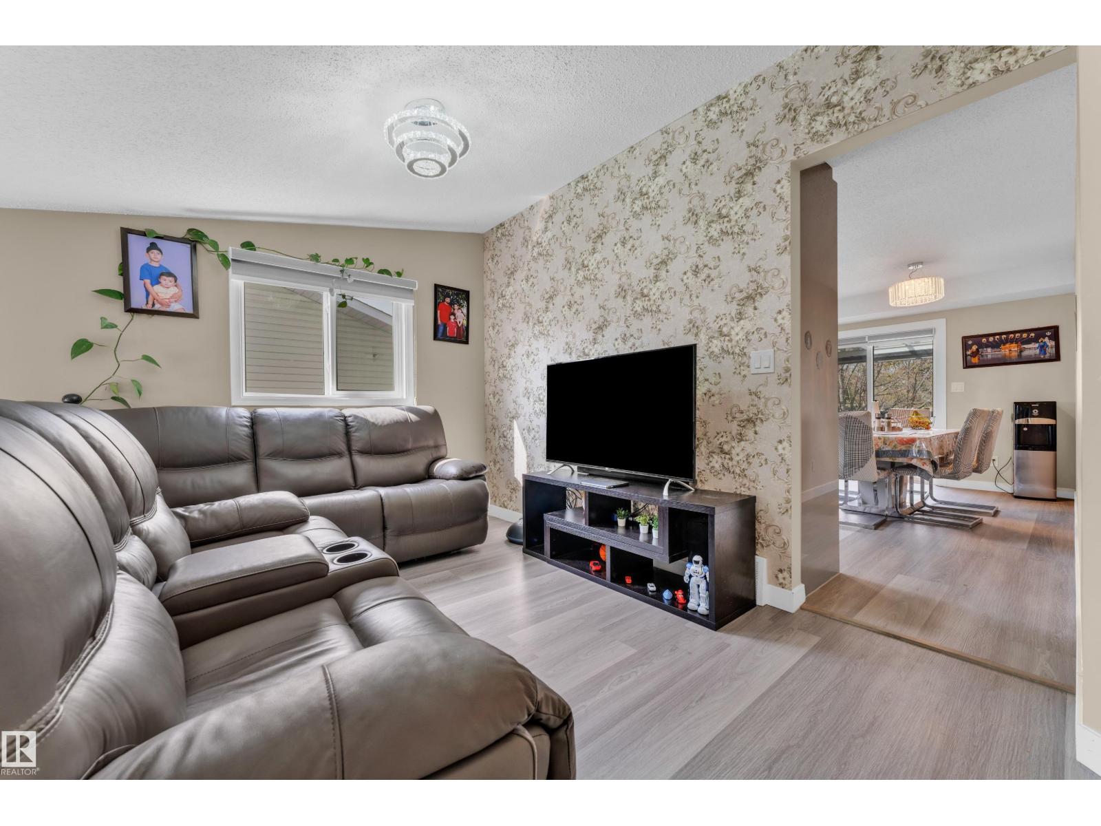 2416 35 St Nw Property Photo 7