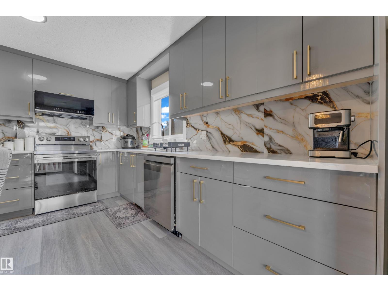 2416 35 St Nw Property Photo 12