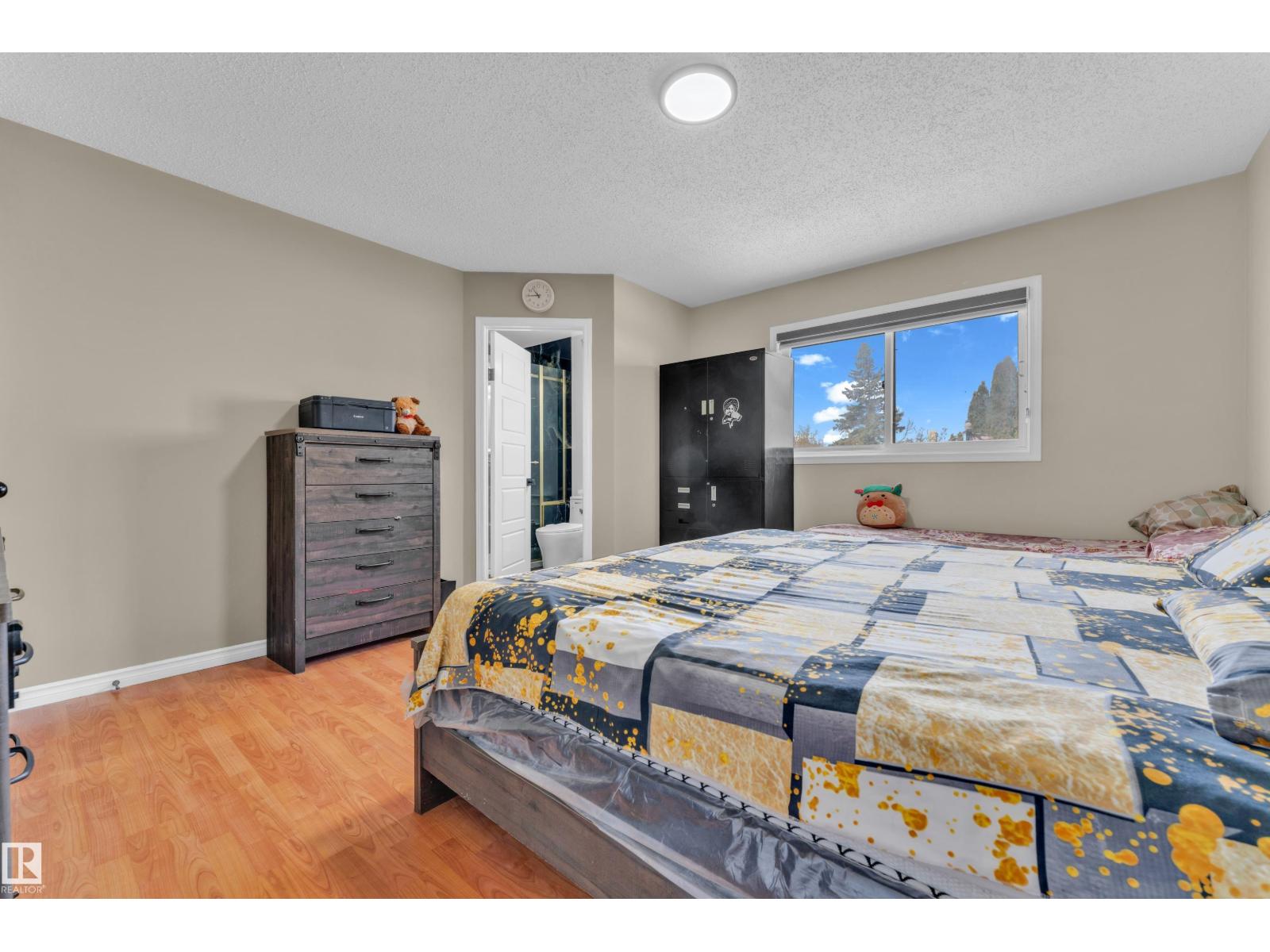 2416 35 St Nw Property Photo 15