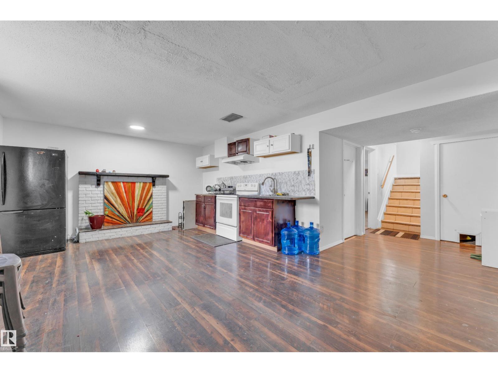 2416 35 St Nw Property Photo 23