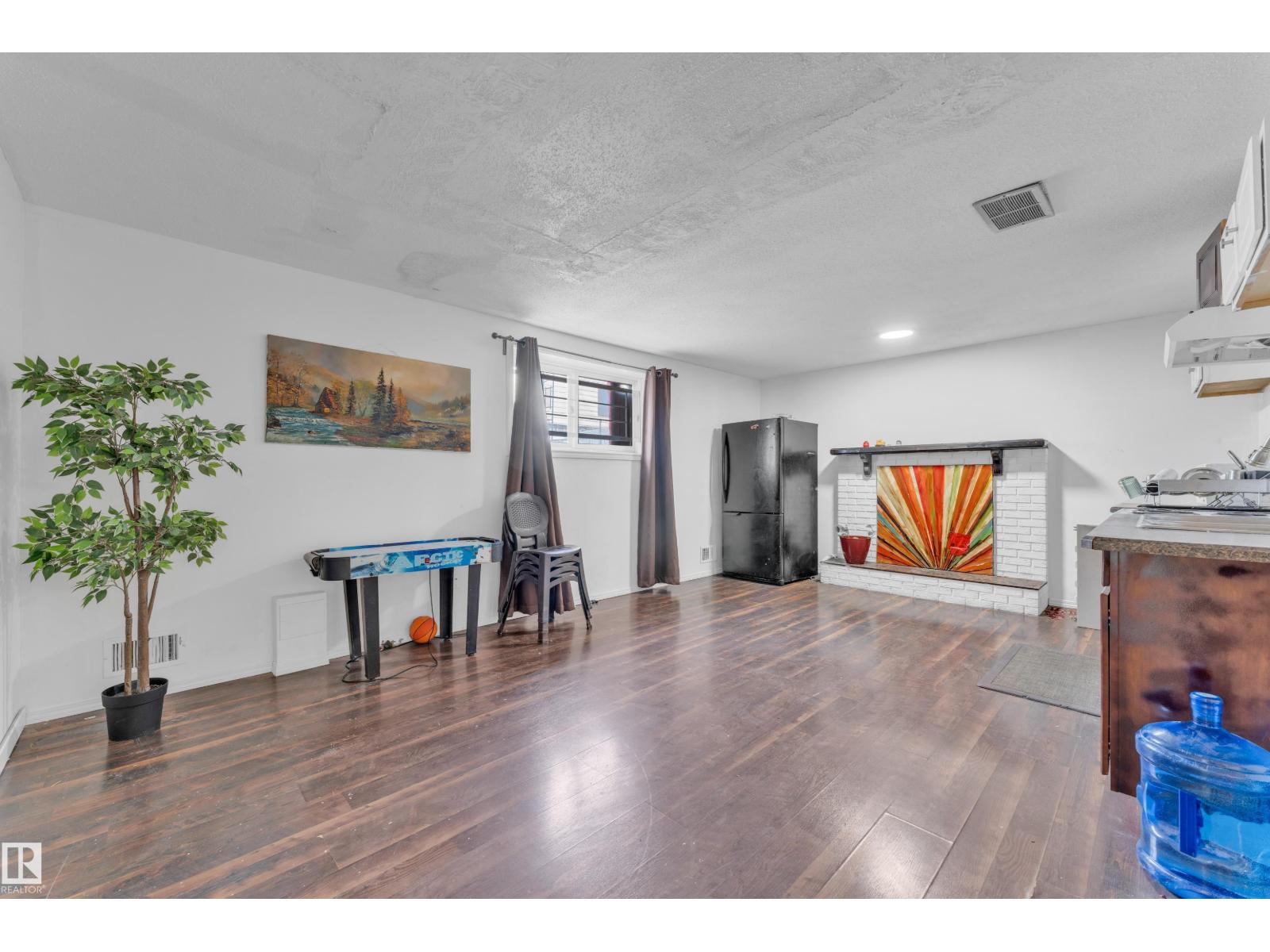2416 35 St Nw Property Photo 24