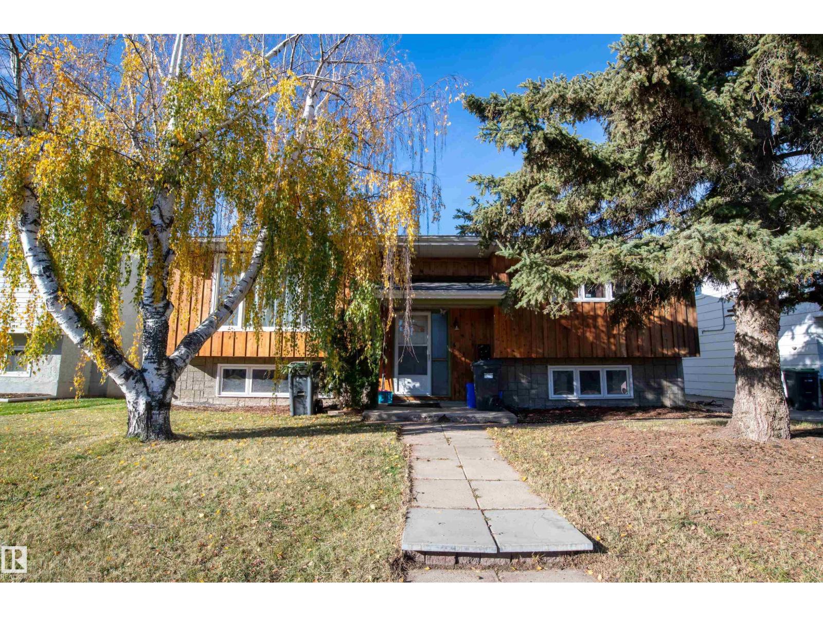 5014 45 St Property Photo 1