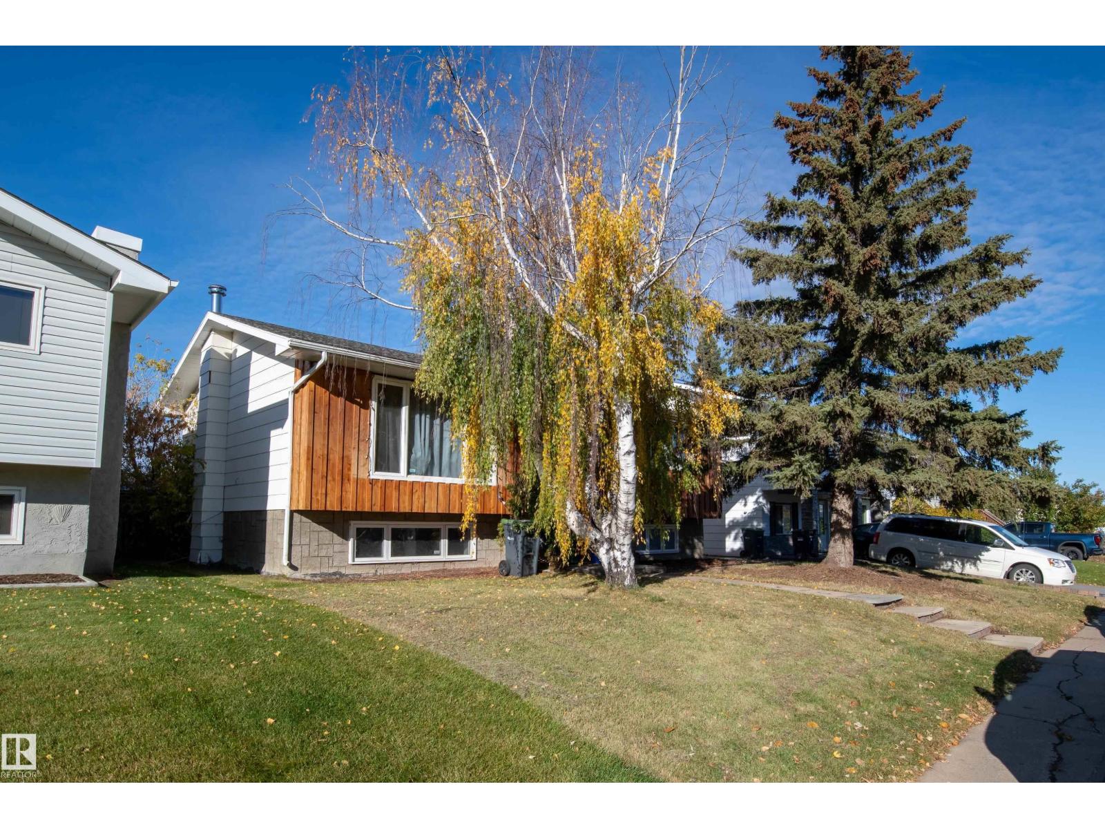 5014 45 St Property Photo 2
