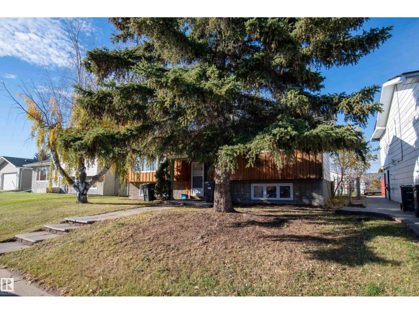 5014 45 St Property Photo 3
