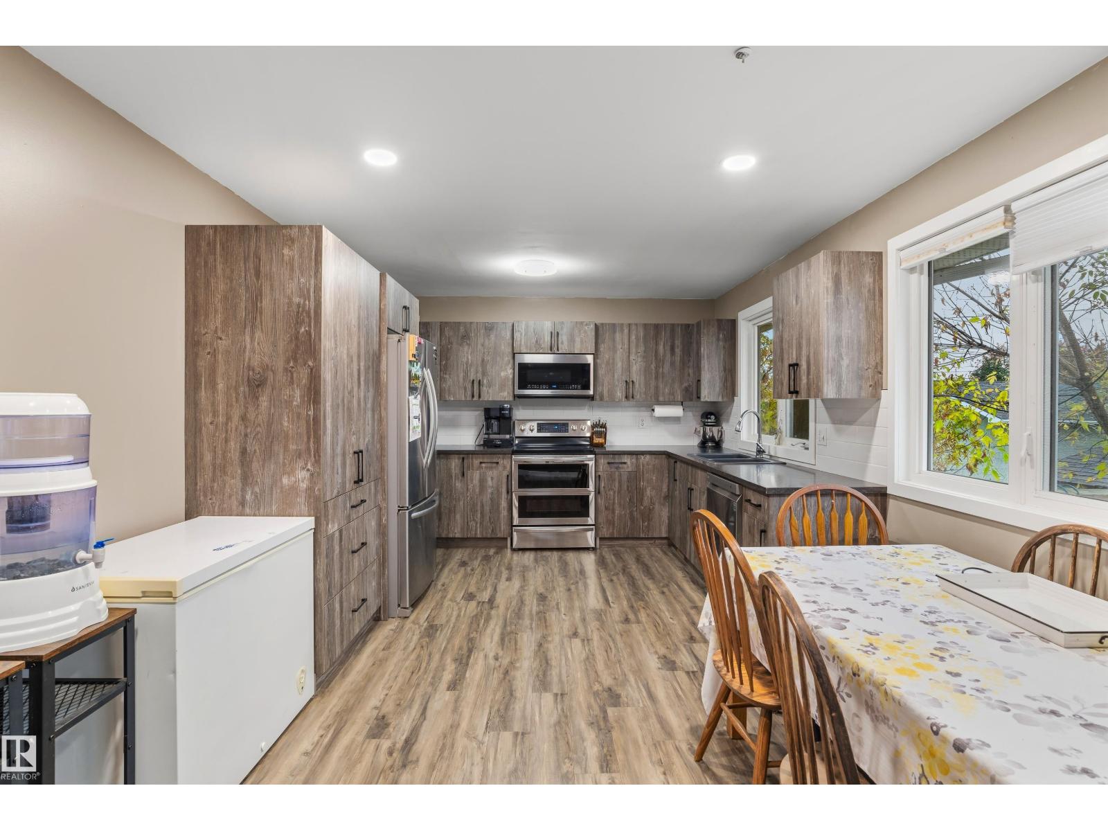 5014 45 St Property Photo 7