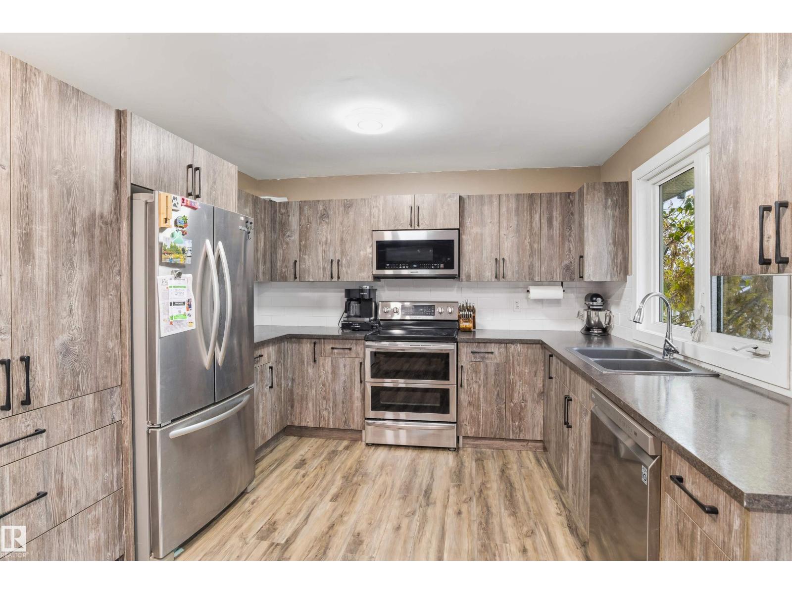 5014 45 St Property Photo 8