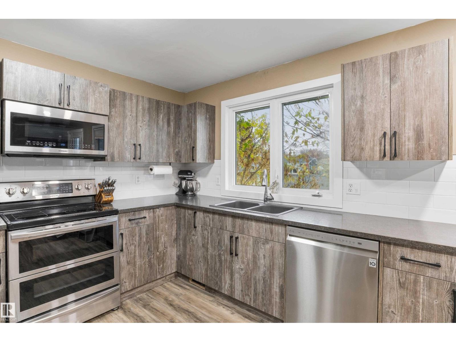 5014 45 St Property Photo 9