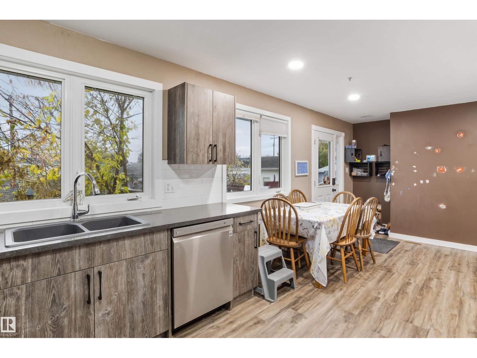 5014 45 St Property Photo 10