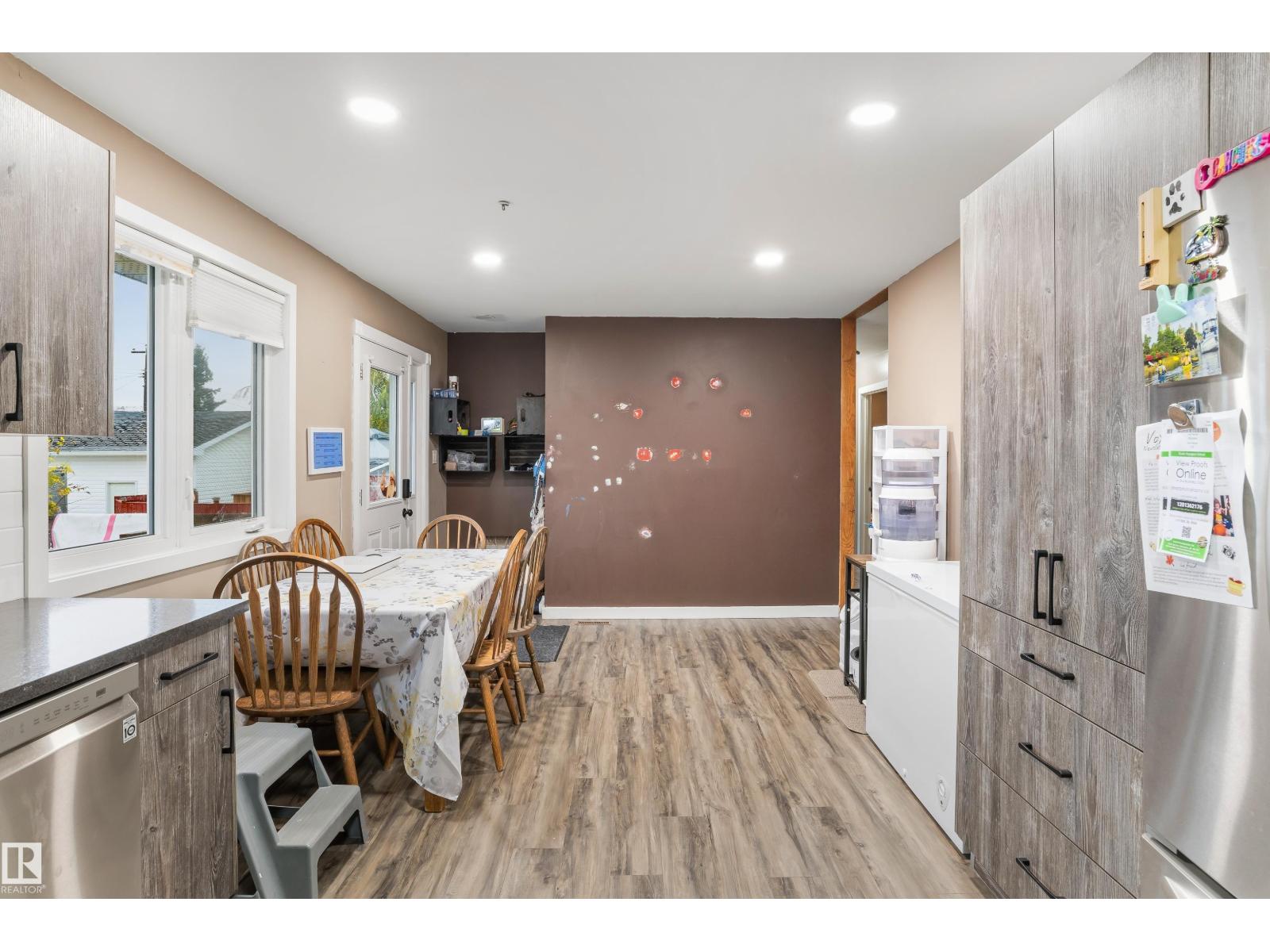 5014 45 St Property Photo 11
