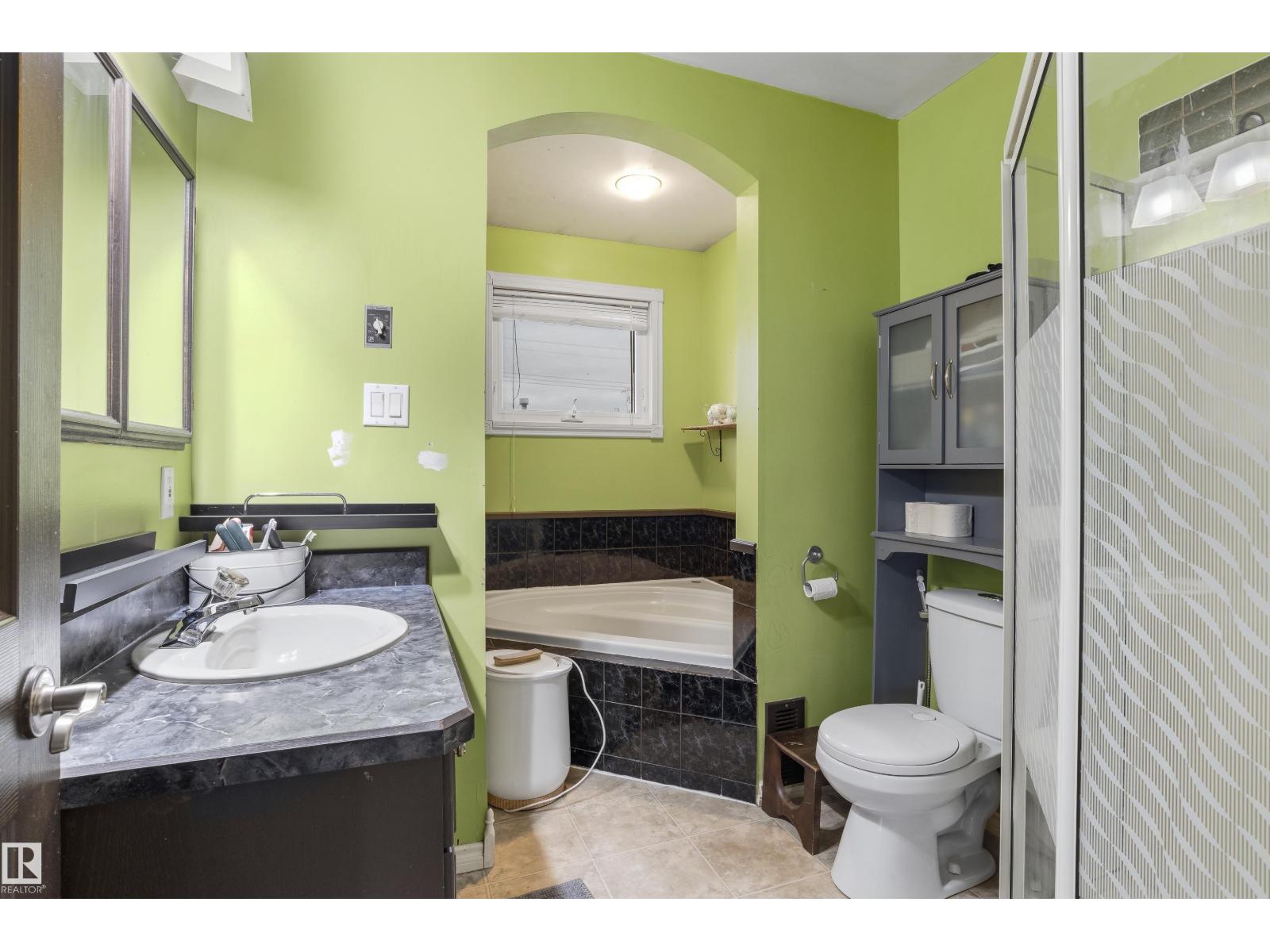 5014 45 St Property Photo 15