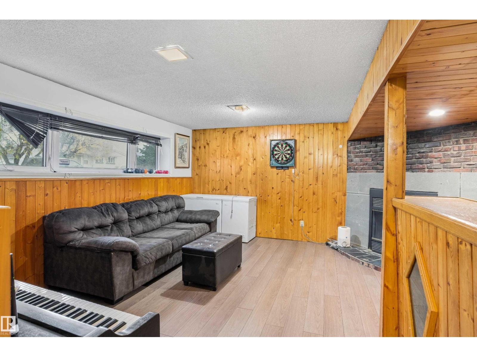 5014 45 St Property Photo 17