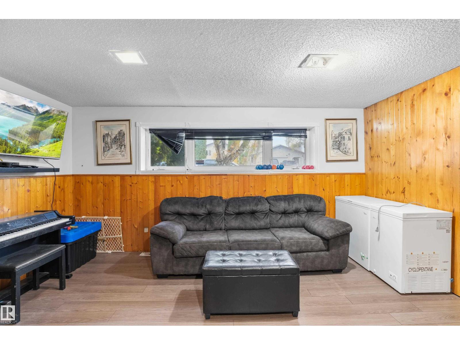 5014 45 St Property Photo 19