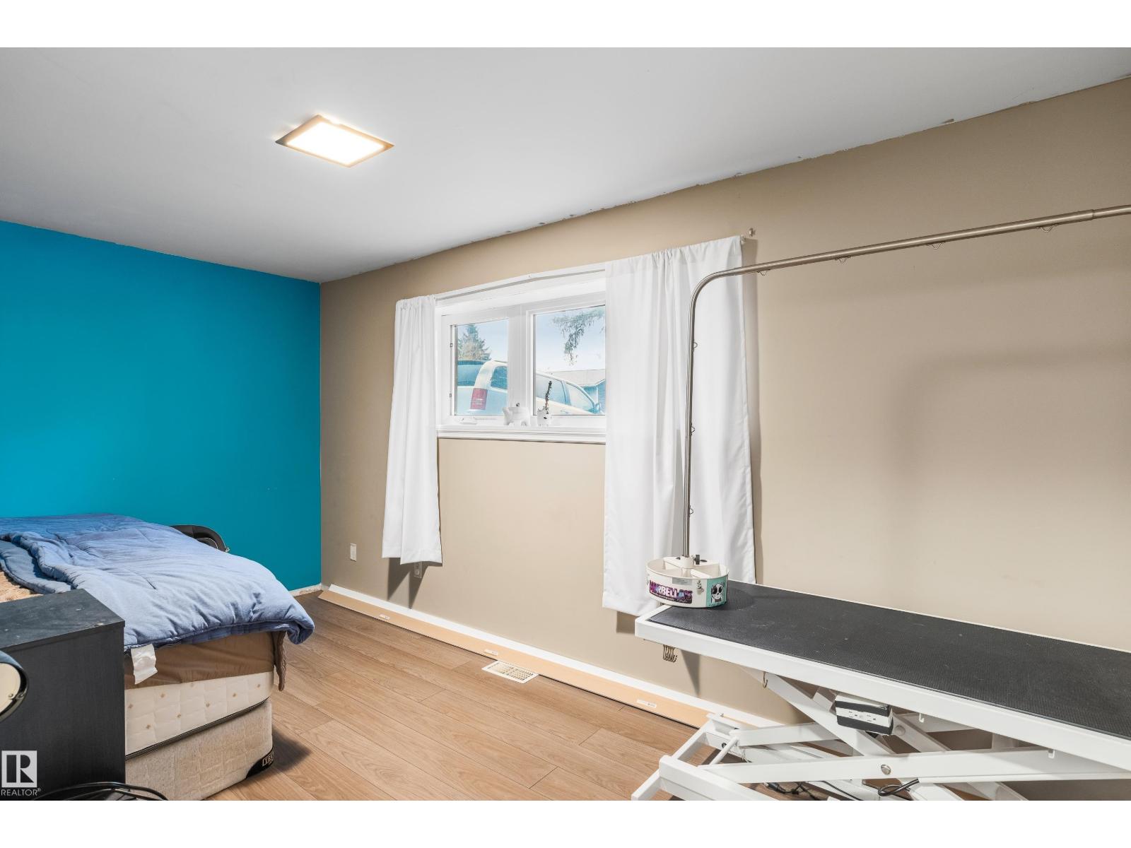 5014 45 St Property Photo 21