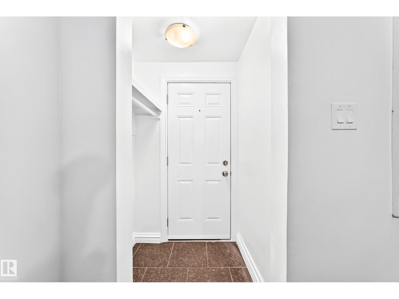 11014 95 St Nw Property Photo 4