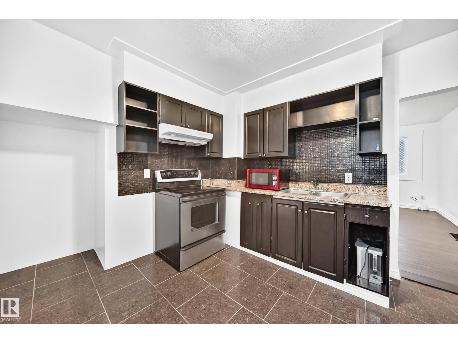 11014 95 St Nw Property Photo 6