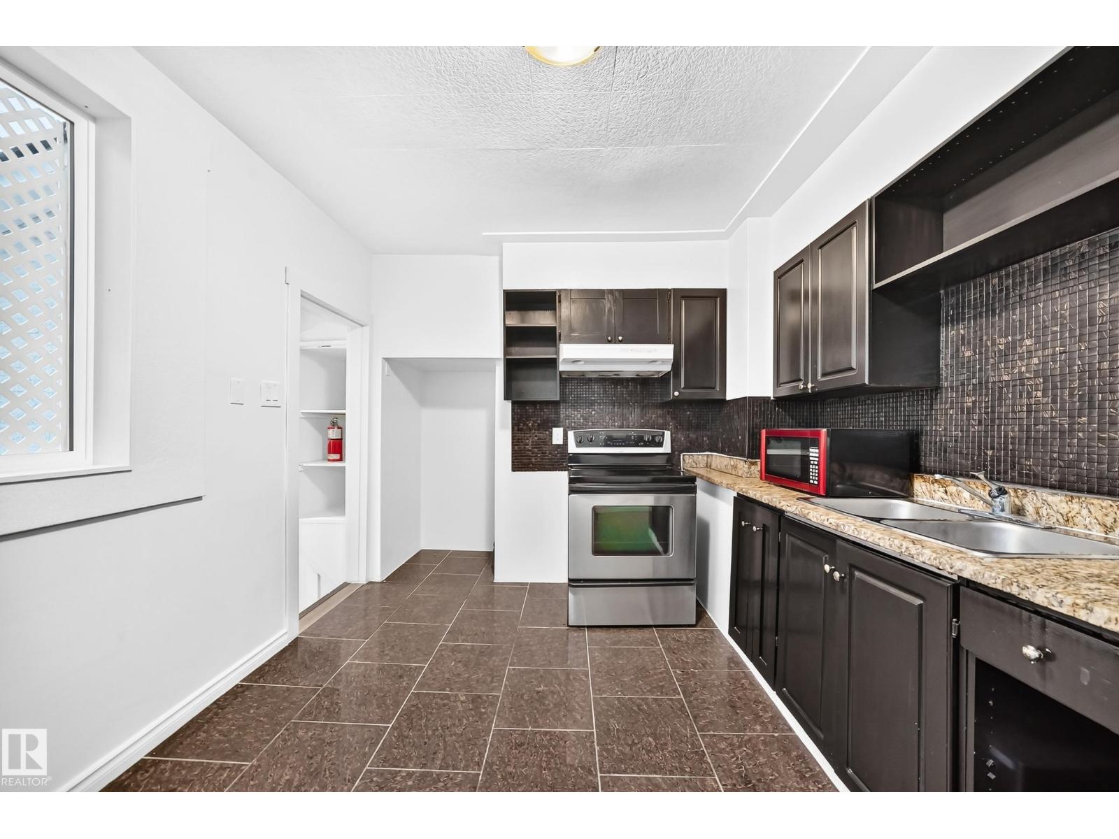 11014 95 St Nw Property Photo 7