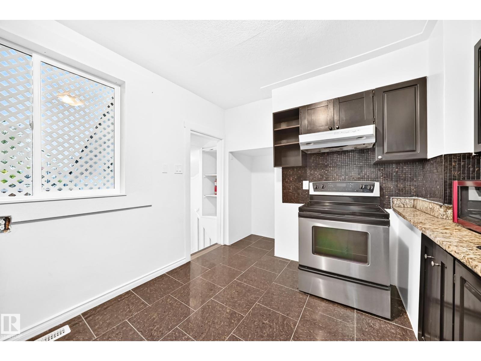 11014 95 St Nw Property Photo 8