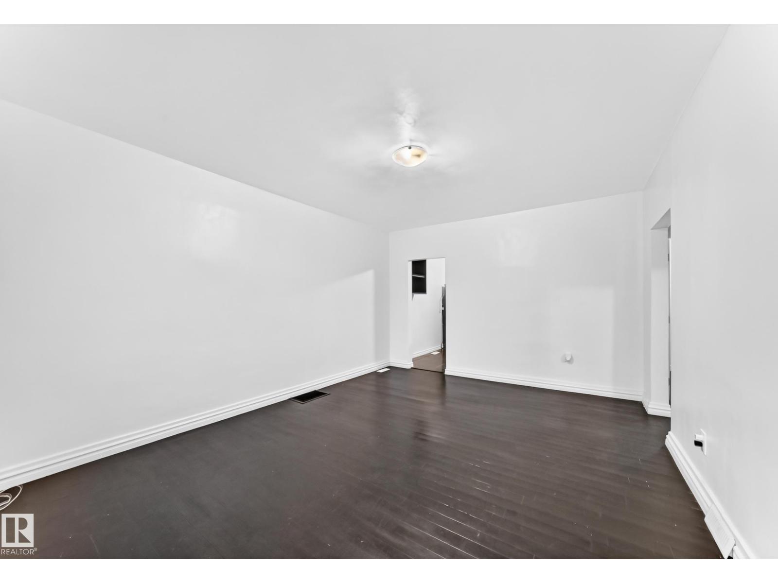 11014 95 St Nw Property Photo 11