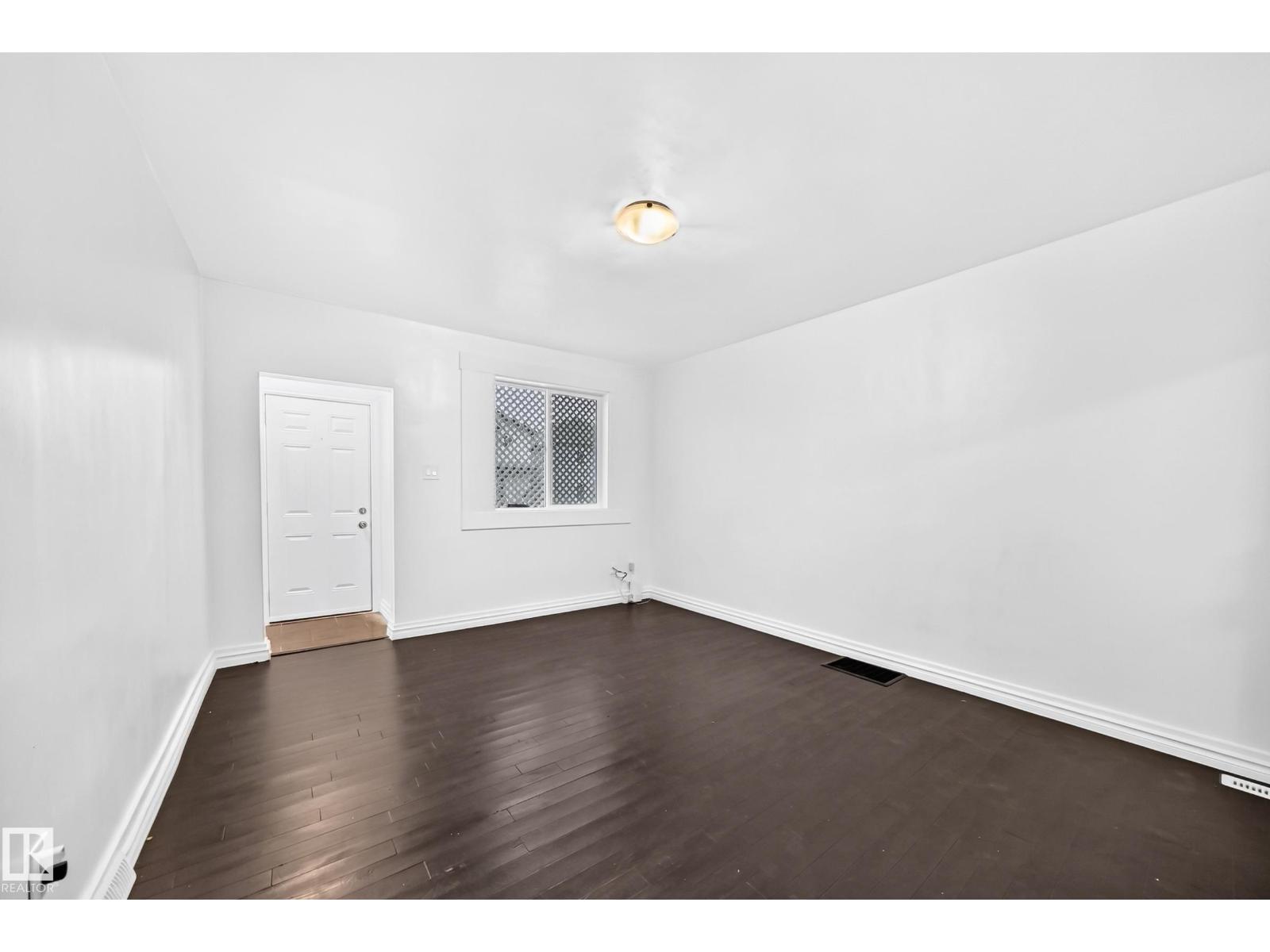 11014 95 St Nw Property Photo 12