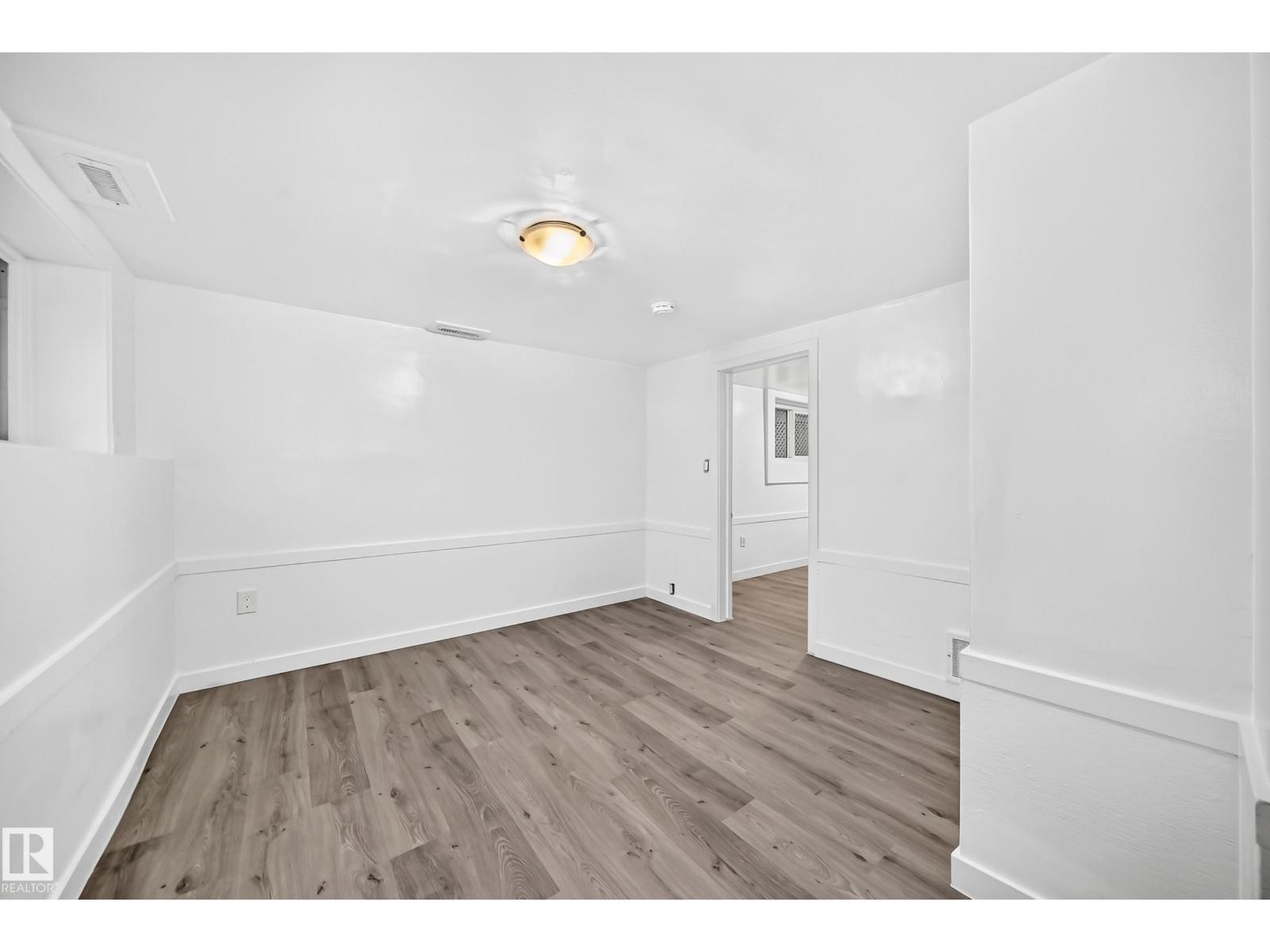 11014 95 St Nw Property Photo 28