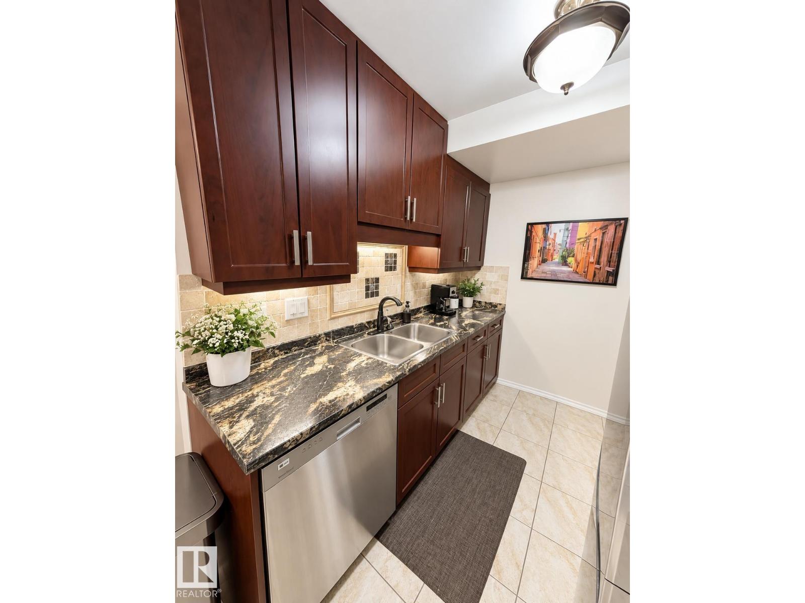 12034 25 Ave Nw Property Photo 5